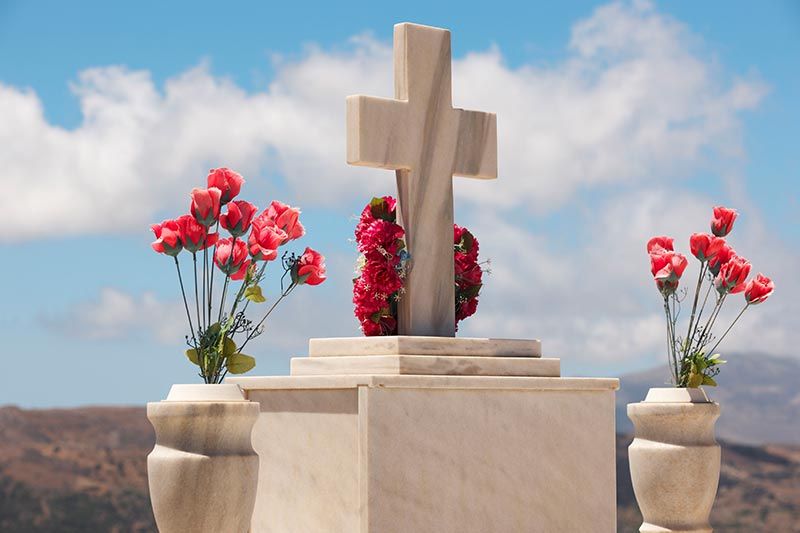 cruz en cementerio